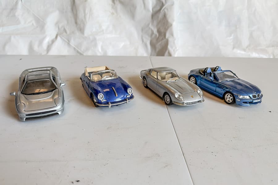 4 Modellautos